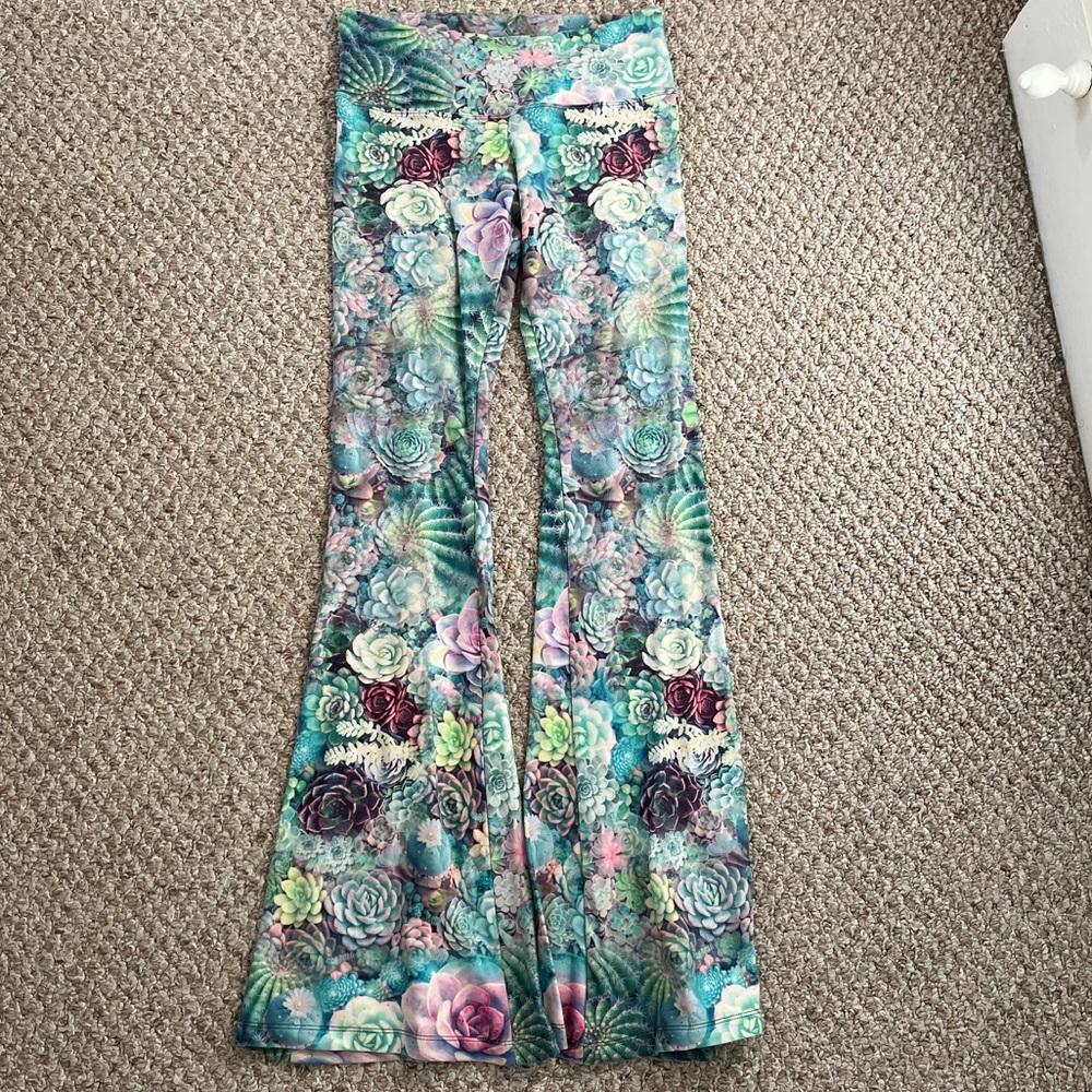 Helix Rising flare yoga pants